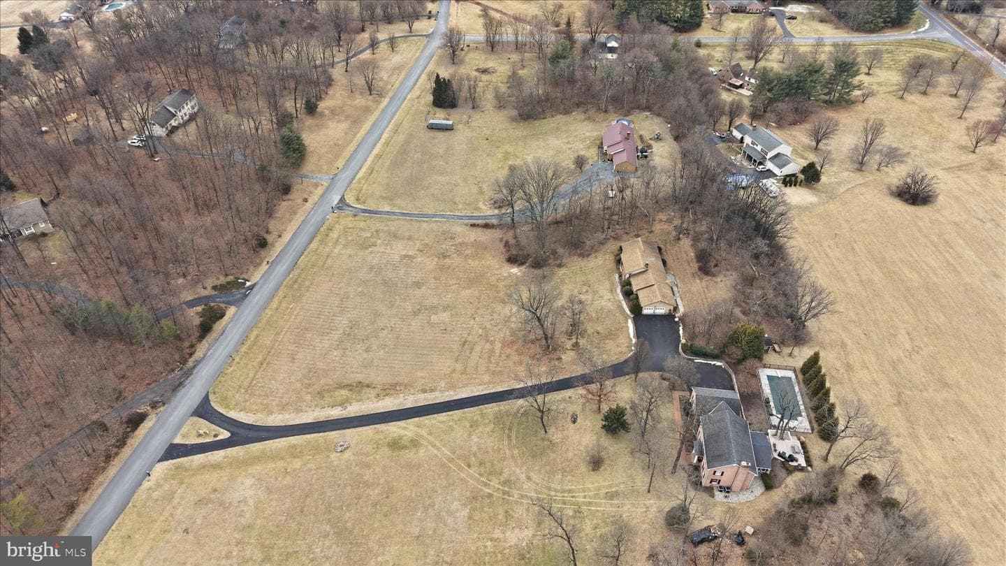 138 Gloucester Drive photo 49