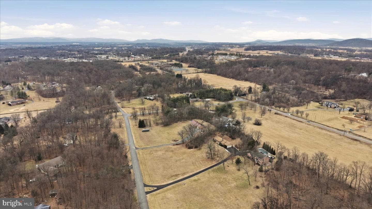 138 Gloucester Drive photo 50