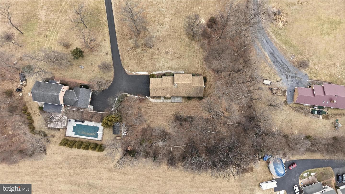 138 Gloucester Drive photo 51