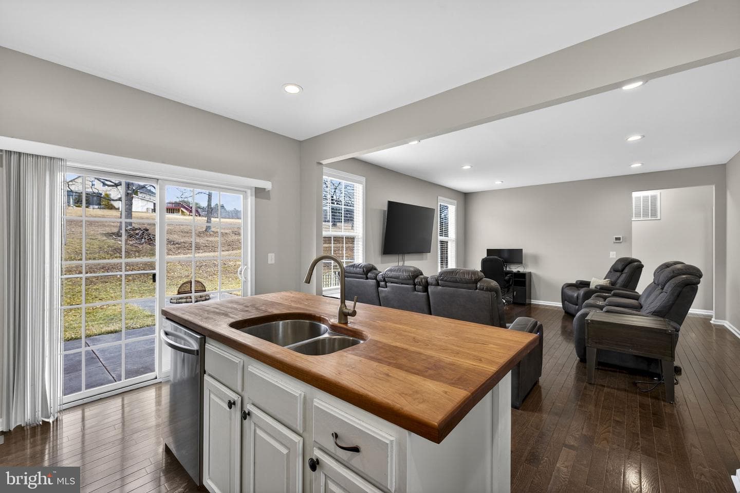 113 Colonial Drive photo 14