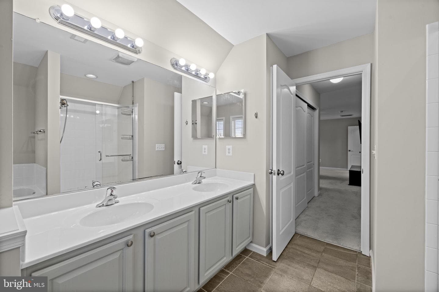 113 Colonial Drive photo 30