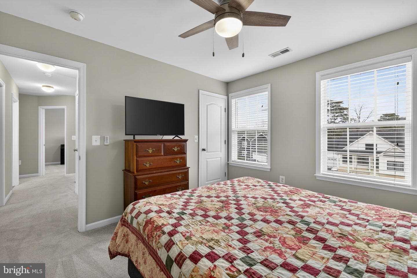 113 Colonial Drive photo 34