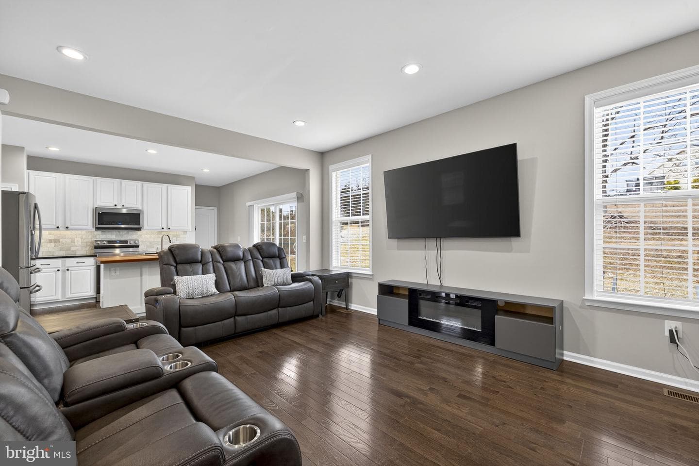 113 Colonial Drive photo 8