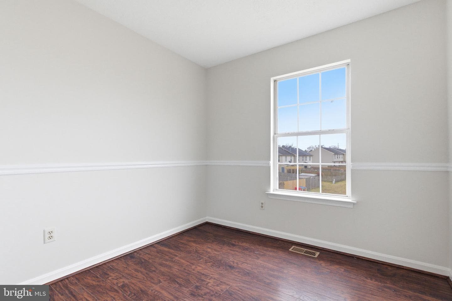 213 Georgetowne Court photo 17