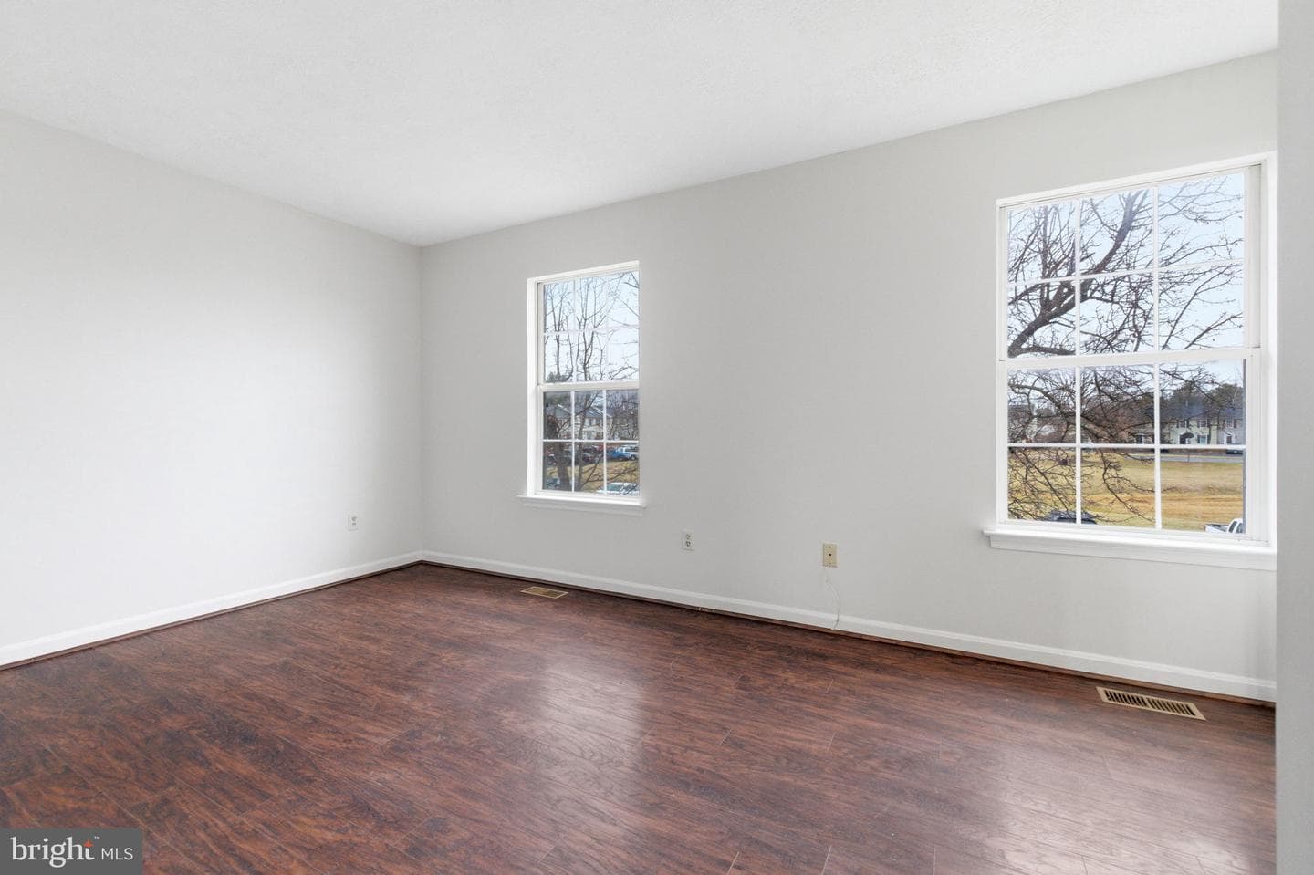 213 Georgetowne Court photo 24