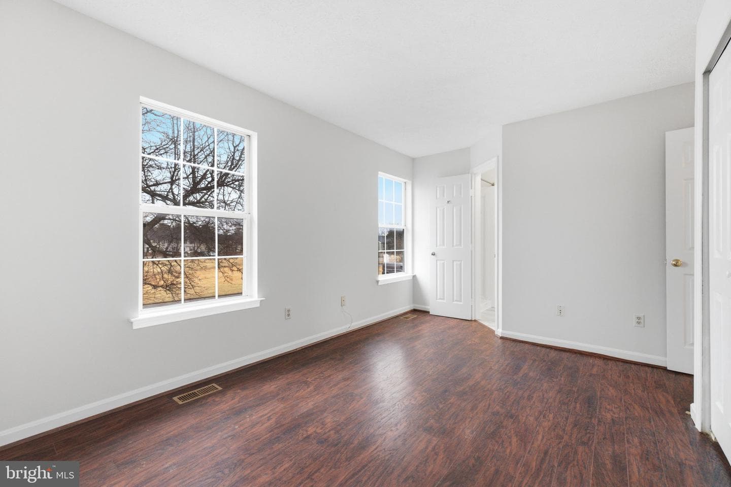 213 Georgetowne Court photo 25
