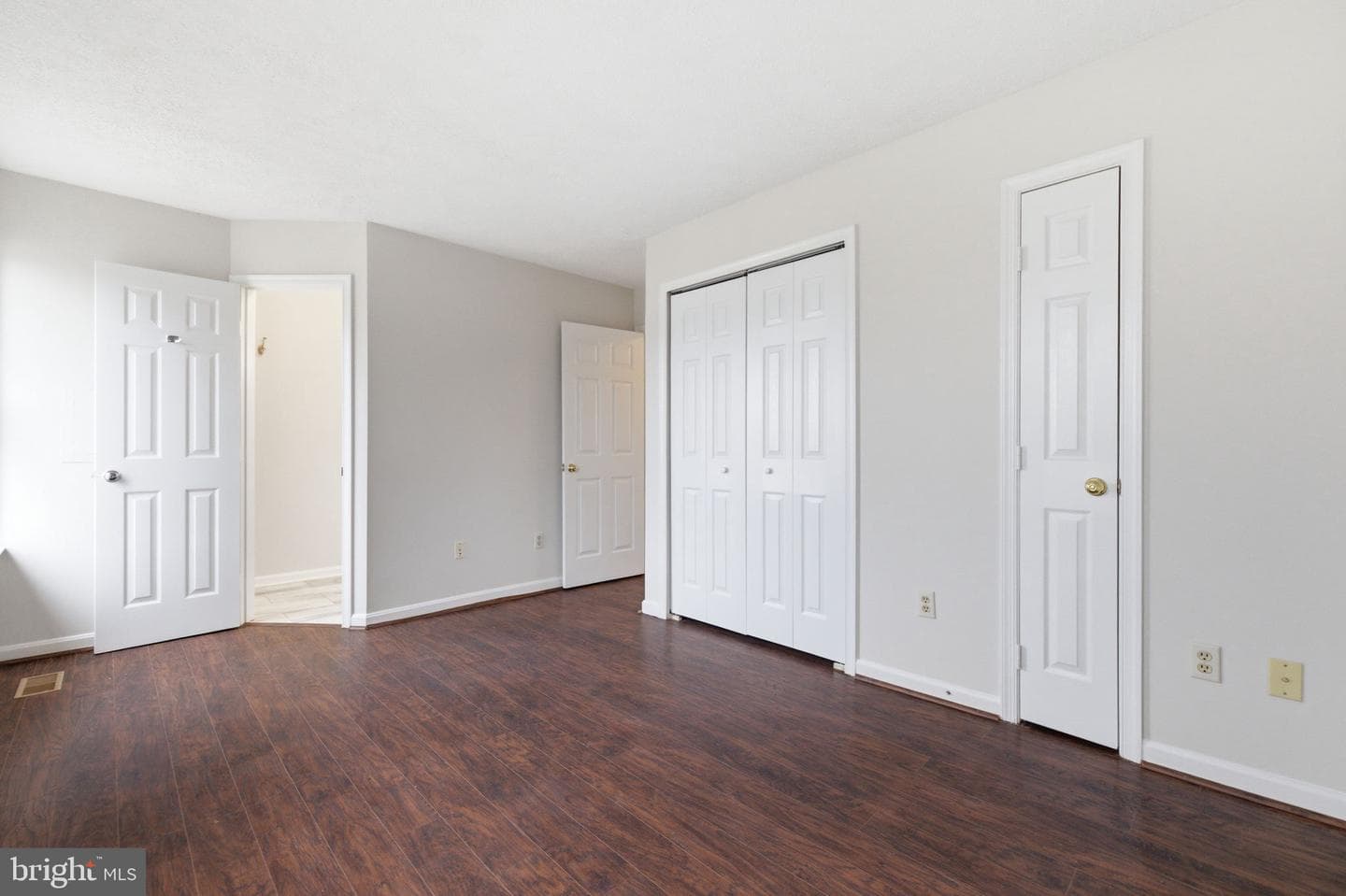 213 Georgetowne Court photo 26