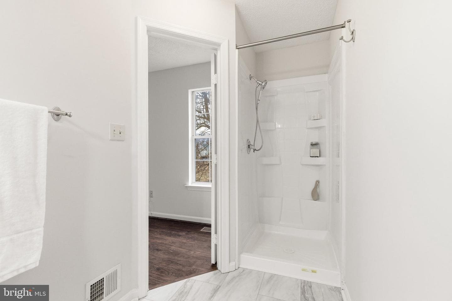 213 Georgetowne Court photo 27