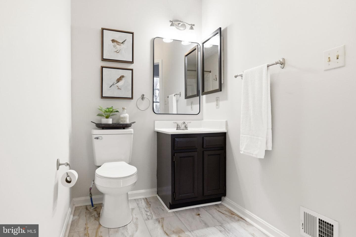 213 Georgetowne Court photo 28