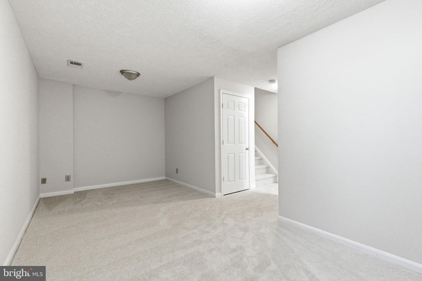 213 Georgetowne Court photo 30