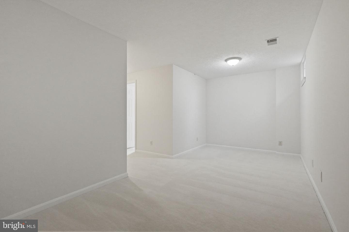 213 Georgetowne Court photo 31