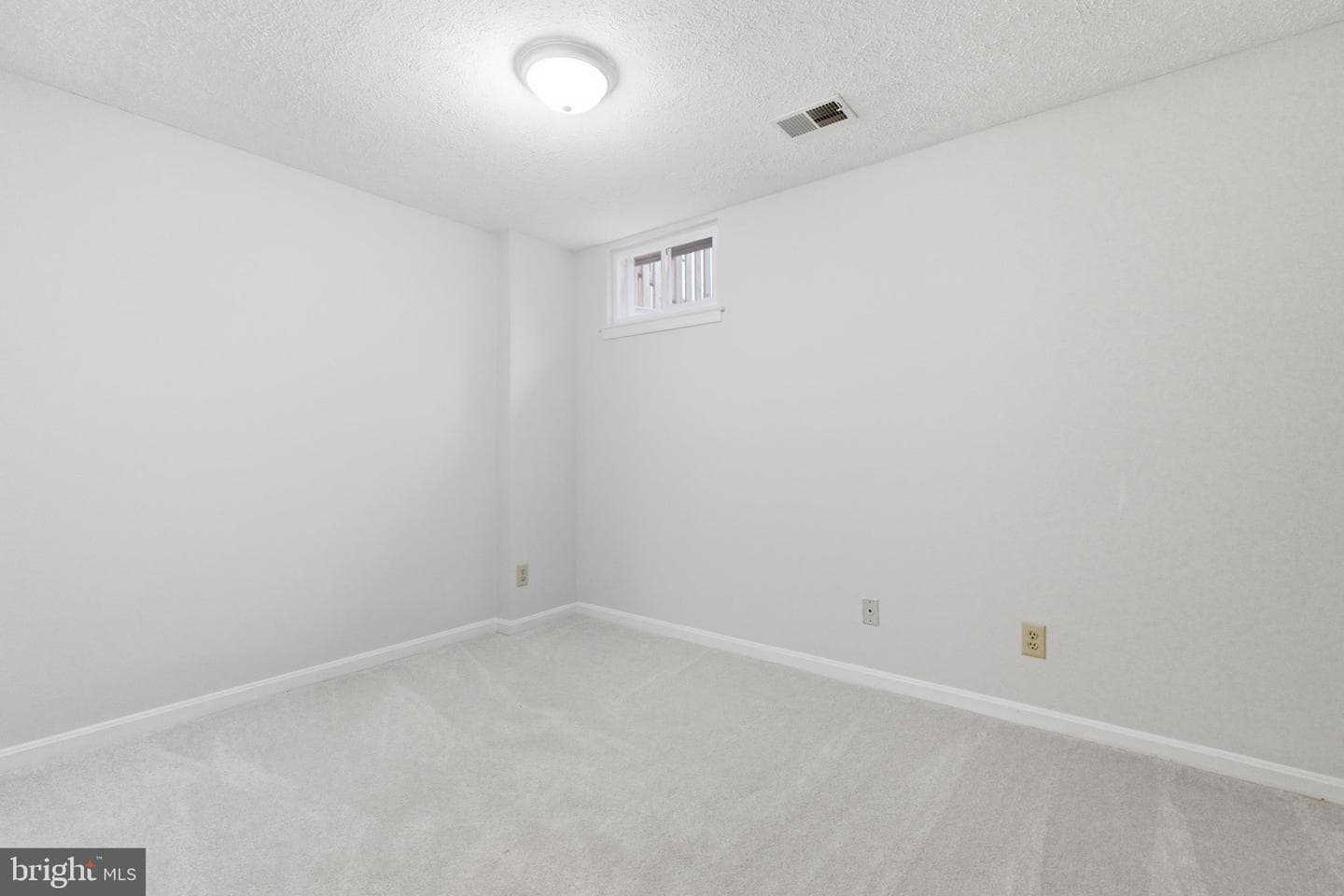 213 Georgetowne Court photo 32