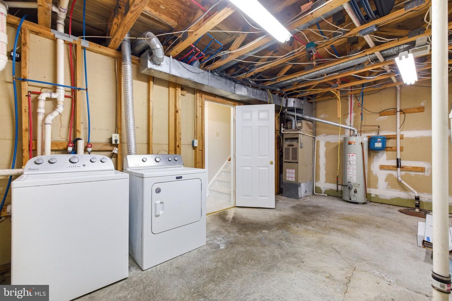 213 Georgetowne Court photo 35