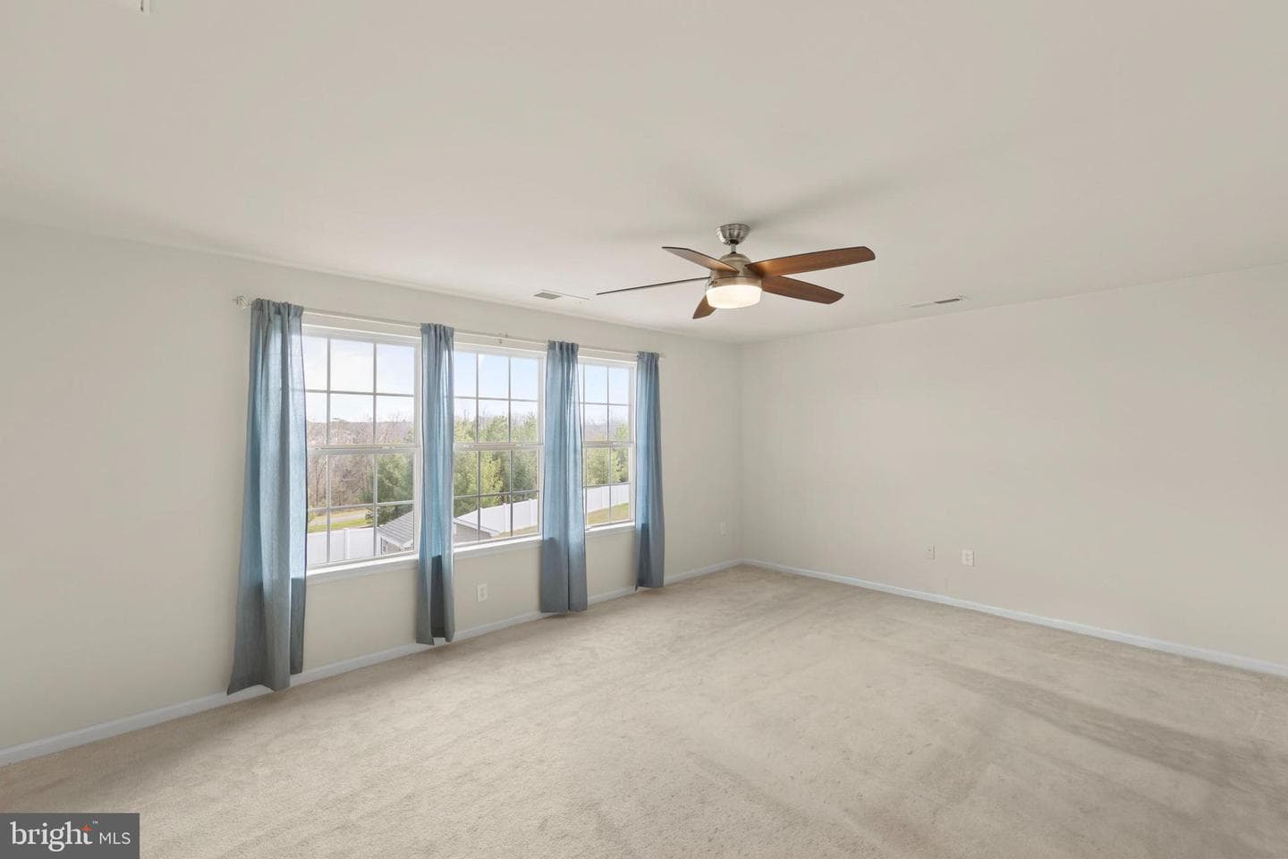122 Vincent Drive photo 31