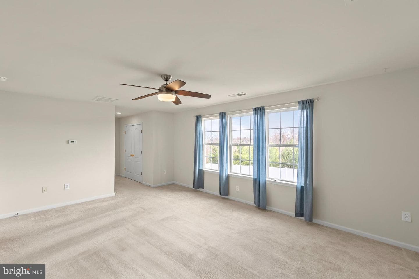 122 Vincent Drive photo 32