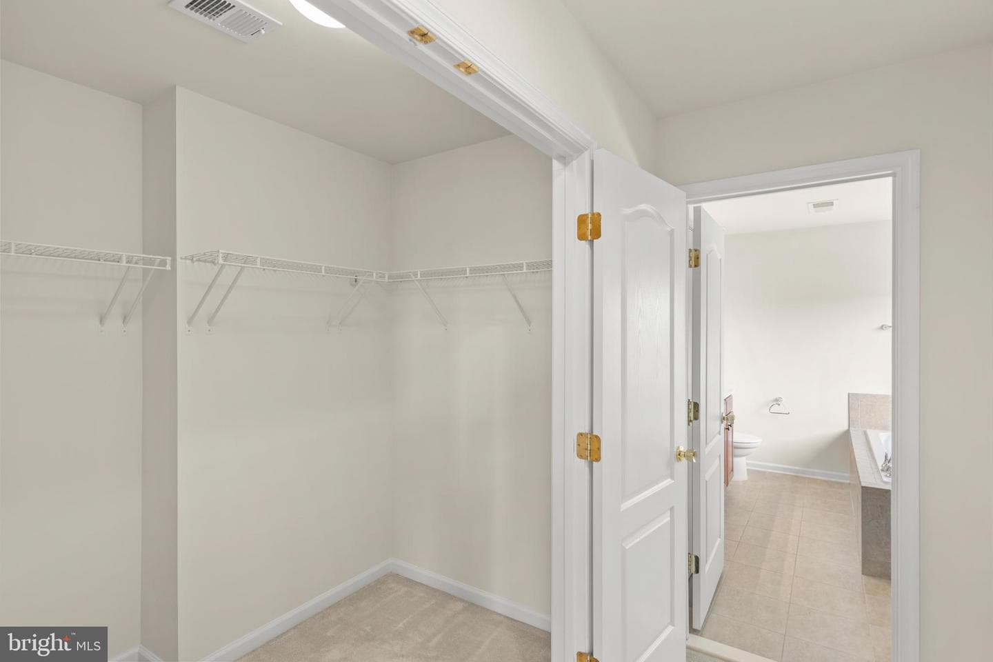 122 Vincent Drive photo 34