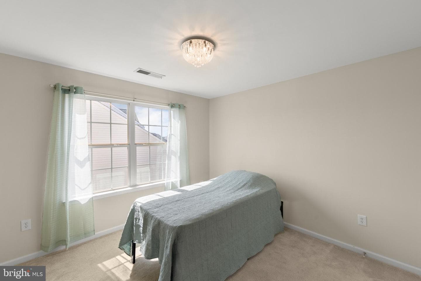 122 Vincent Drive photo 38