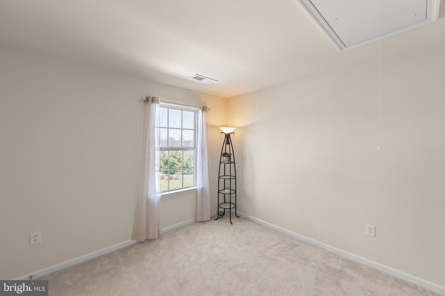 122 Vincent Drive photo 44