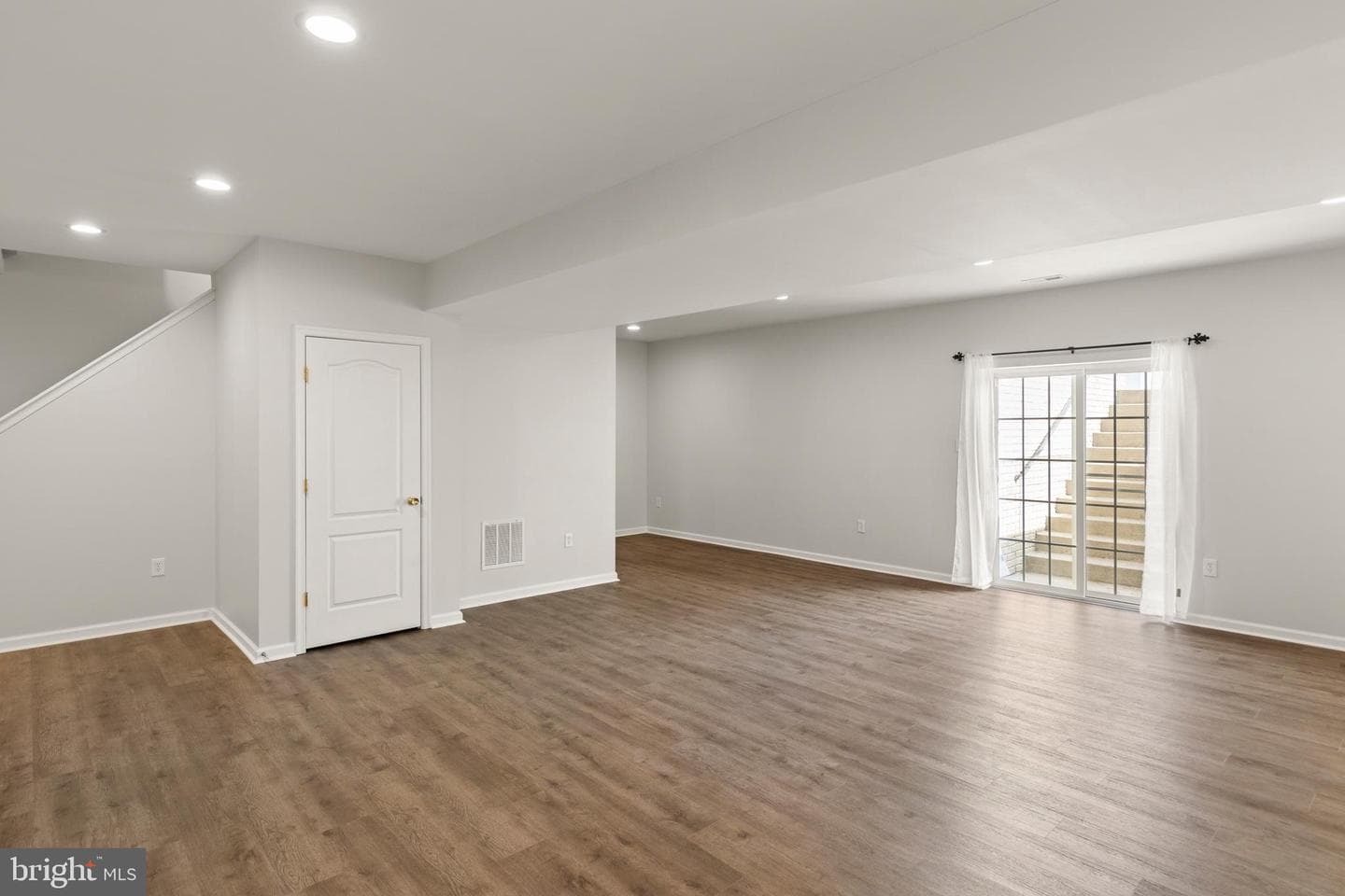 122 Vincent Drive photo 49