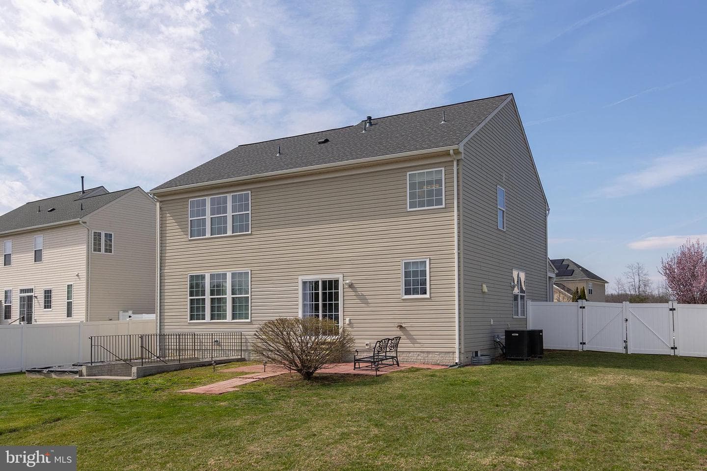 122 Vincent Drive photo 58
