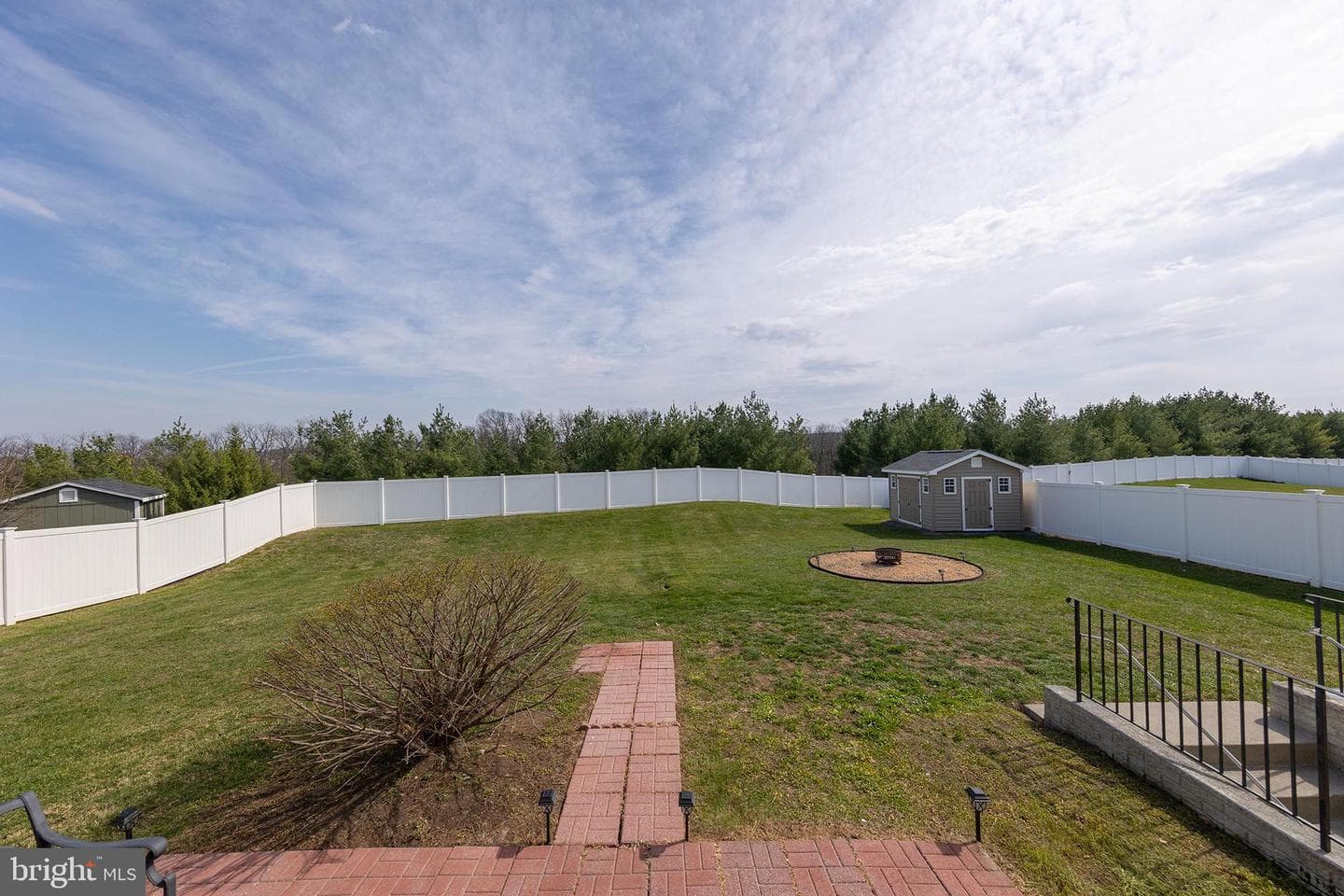 122 Vincent Drive photo 8