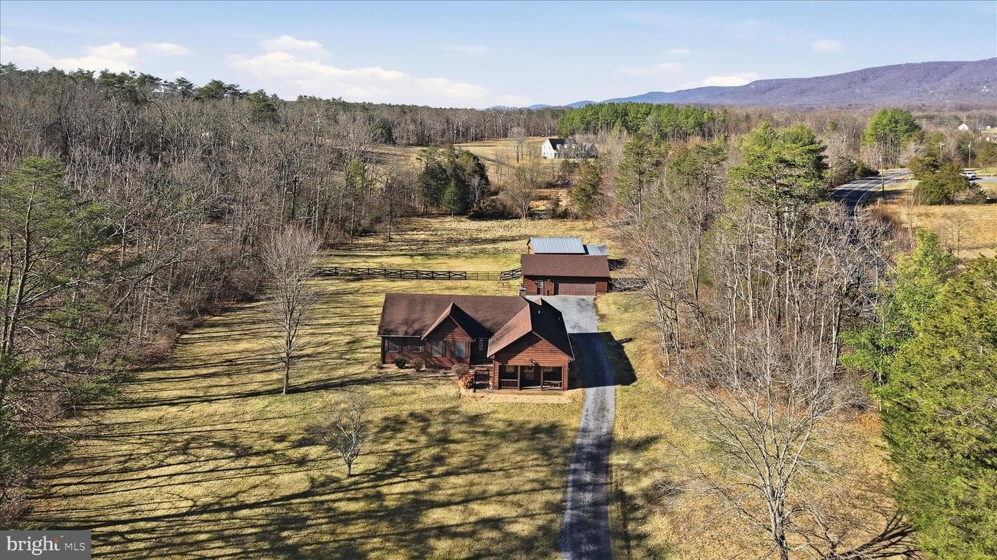 110 Crosscreek Lane