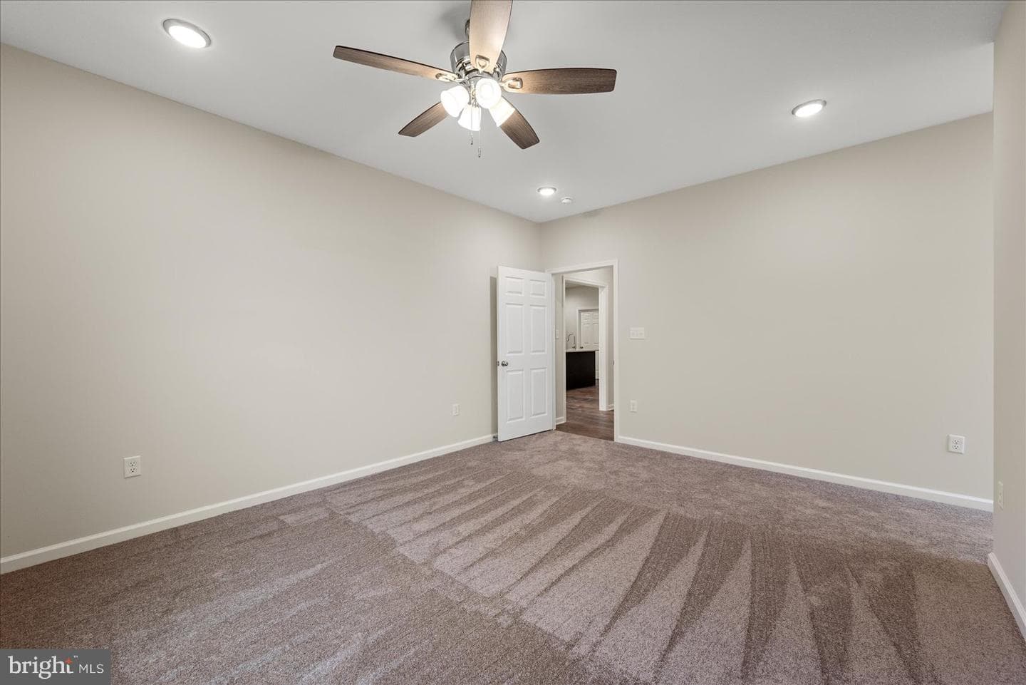 253 Rossmann Blvd photo 26