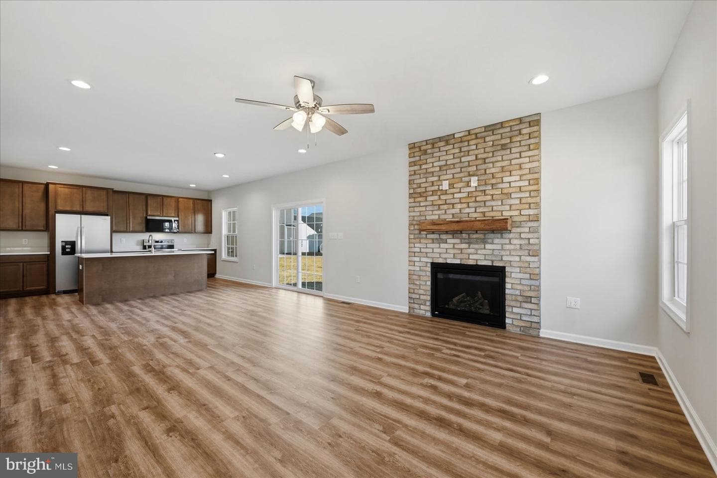251 Rossmann Blvd photo 15