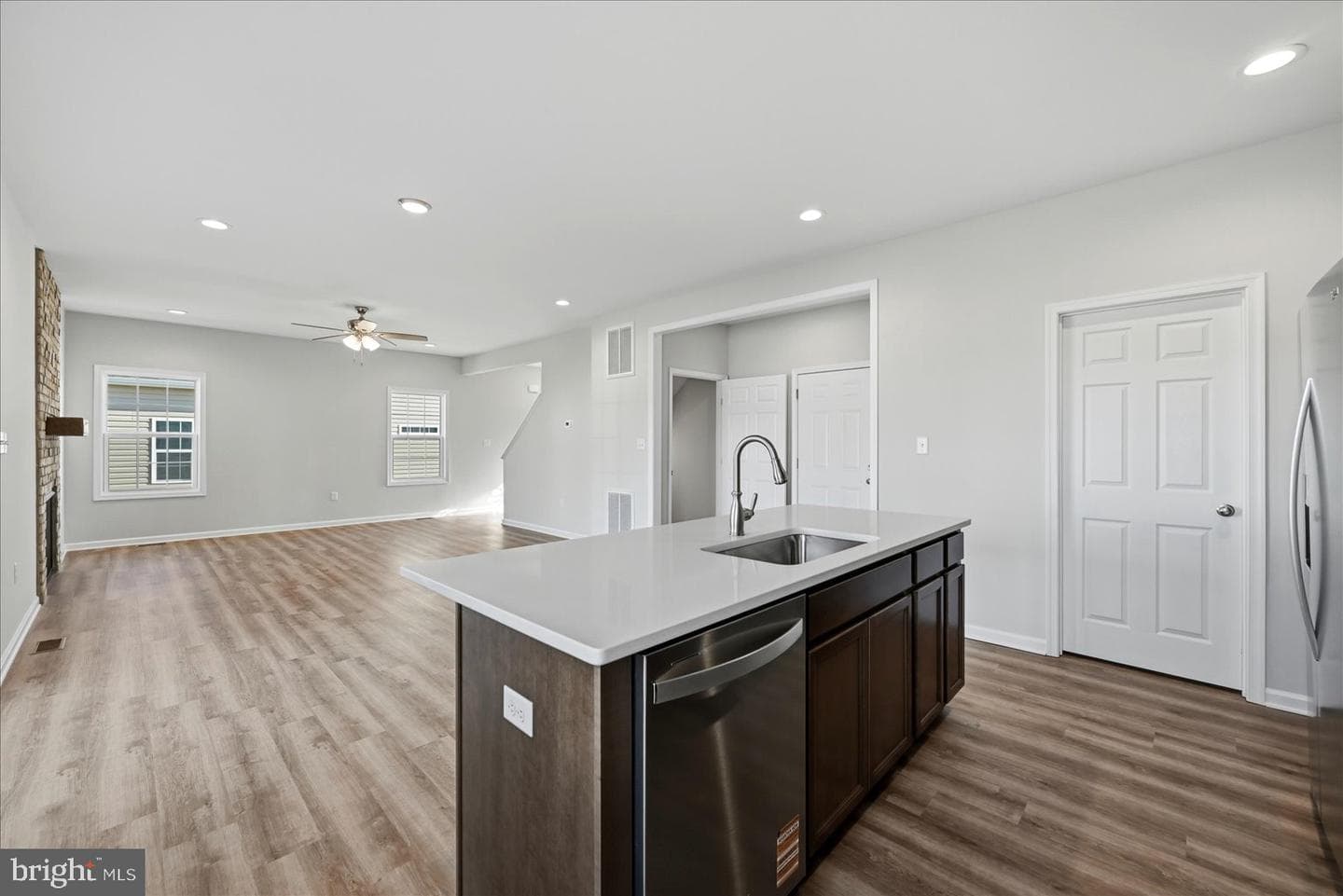 251 Rossmann Blvd photo 23