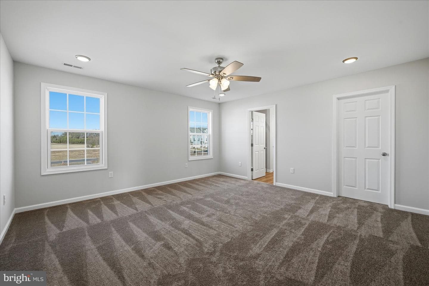 251 Rossmann Blvd photo 30