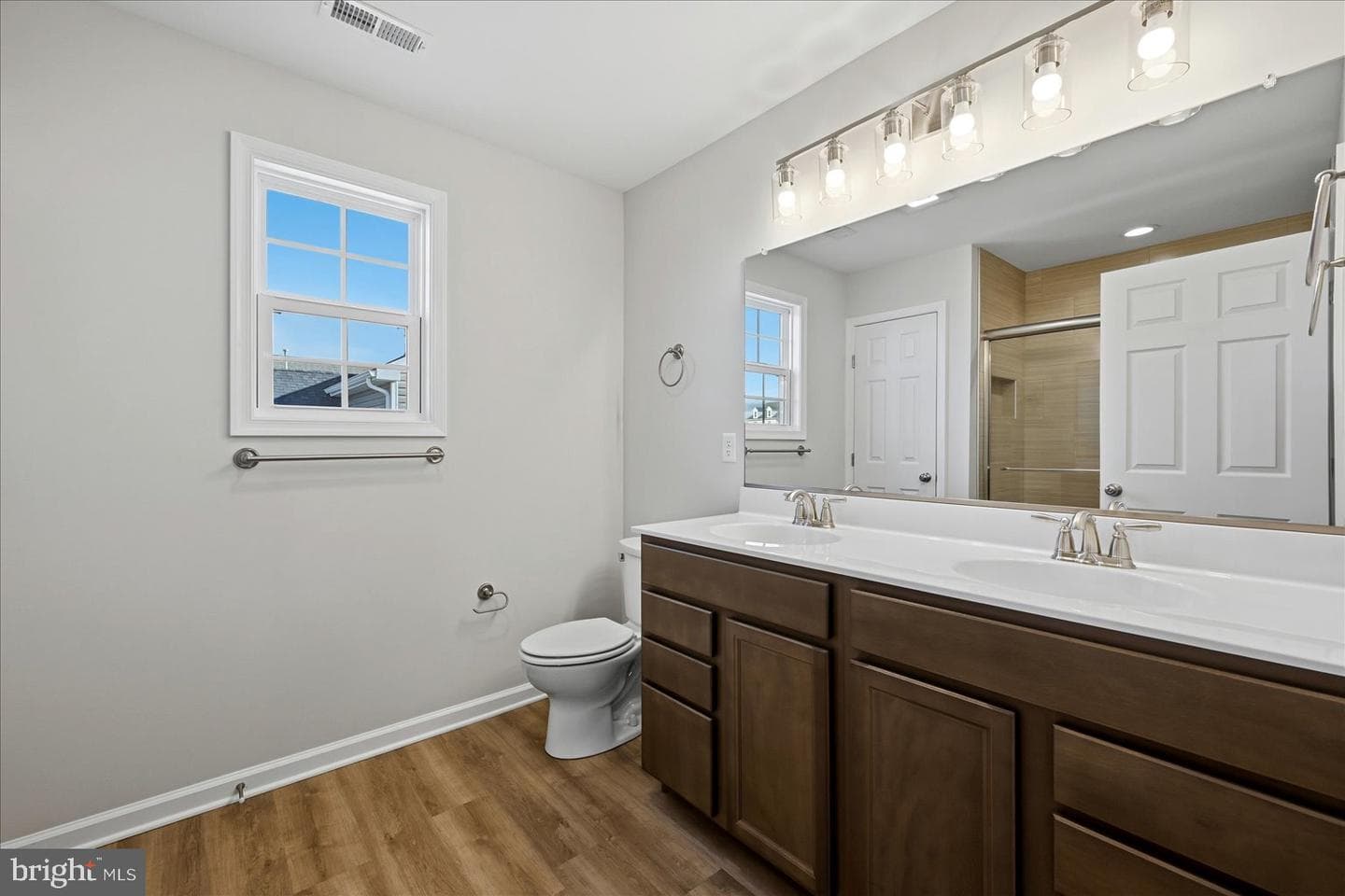 251 Rossmann Blvd photo 32