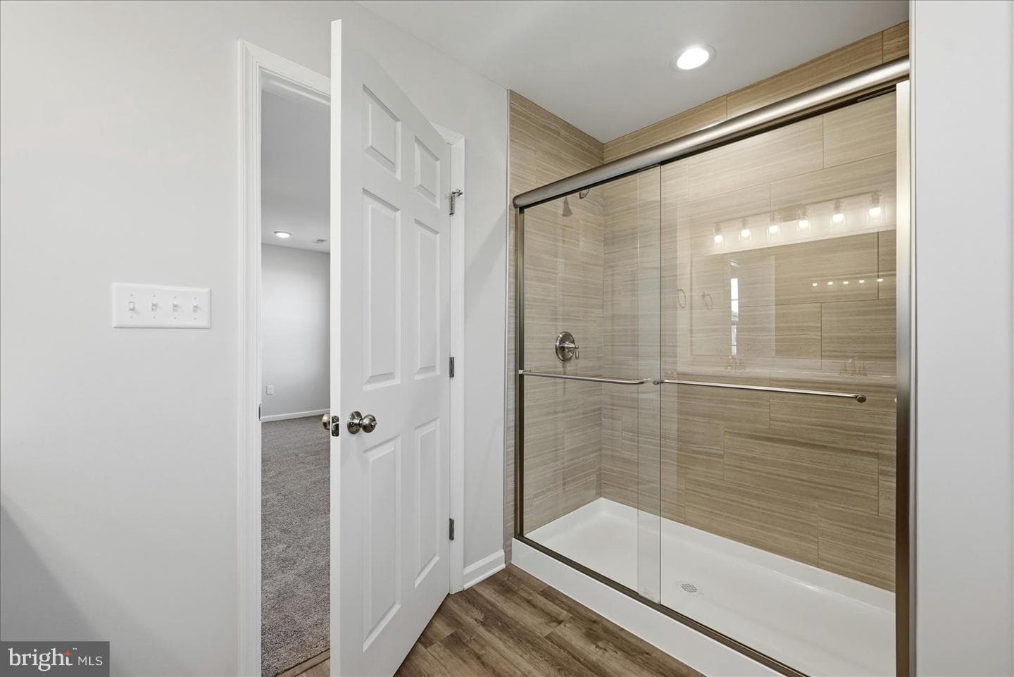 251 Rossmann Blvd photo 33