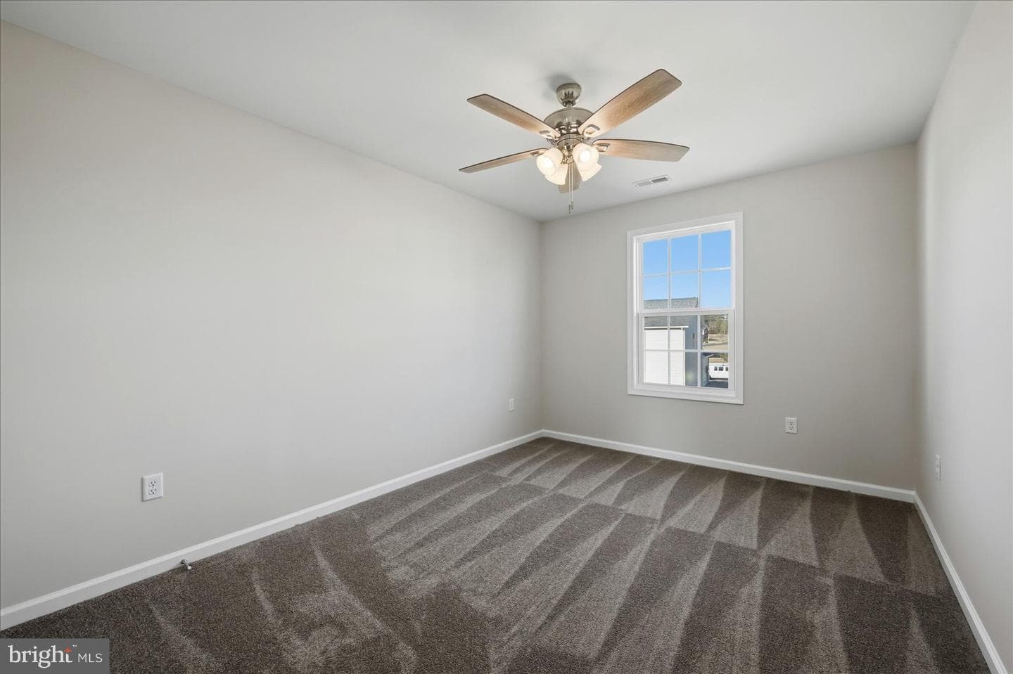 251 Rossmann Blvd photo 36