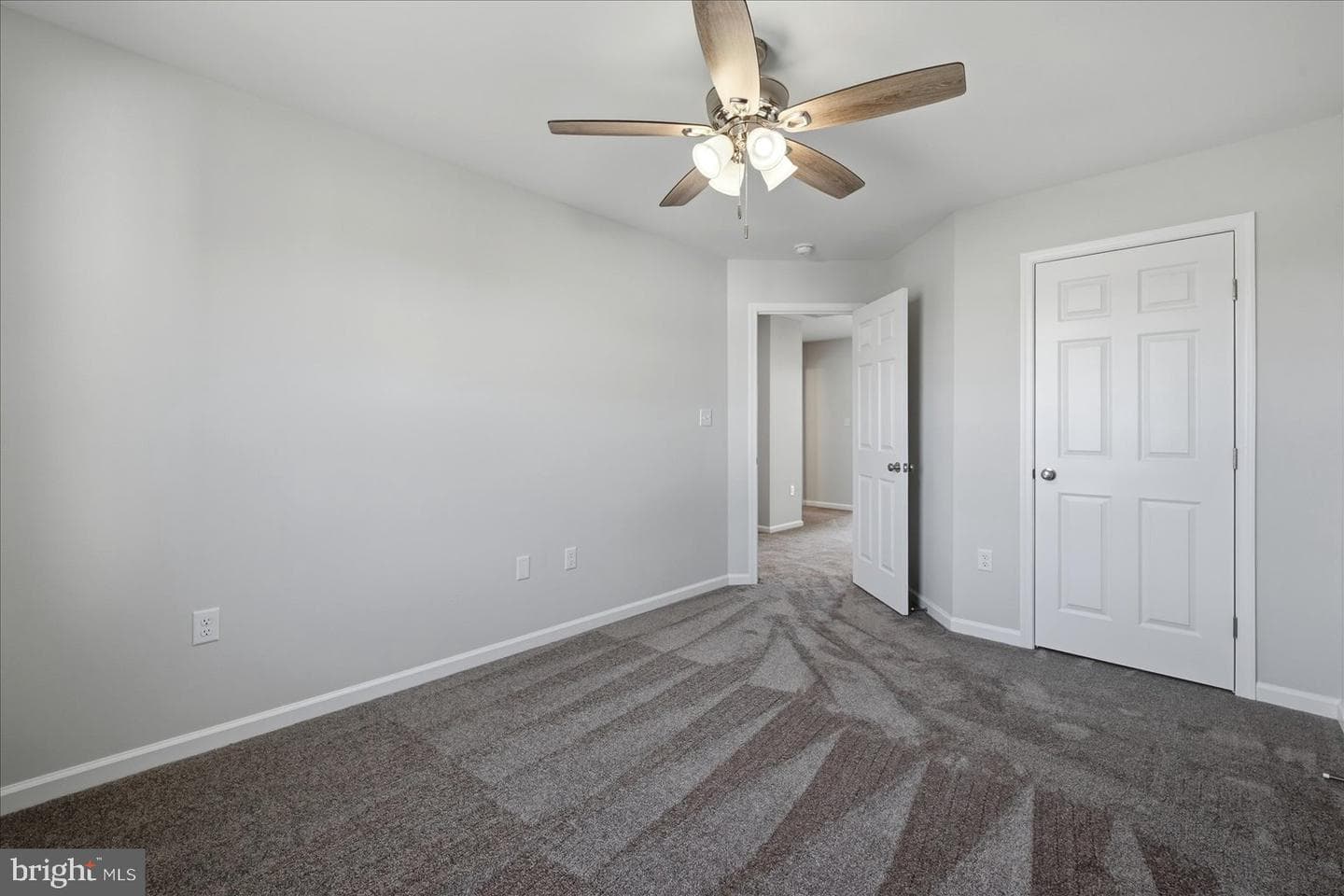 251 Rossmann Blvd photo 37