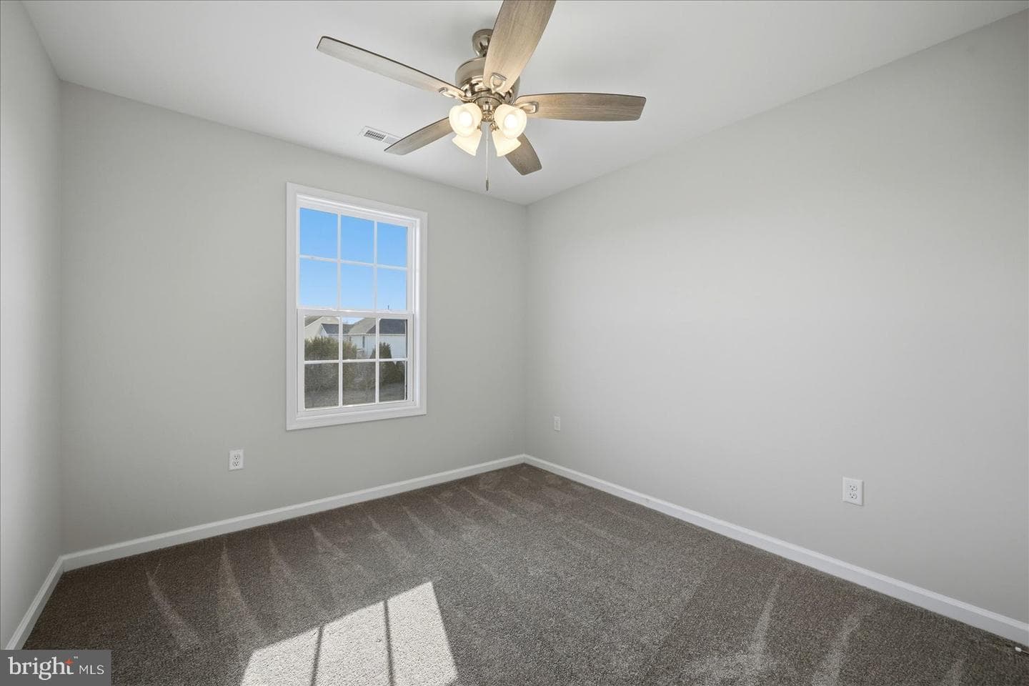 251 Rossmann Blvd photo 40