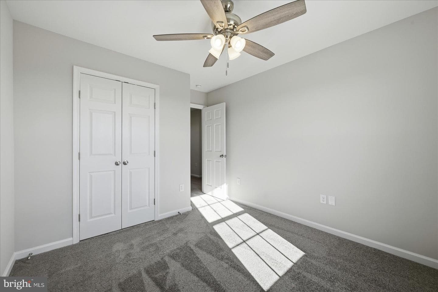 251 Rossmann Blvd photo 41