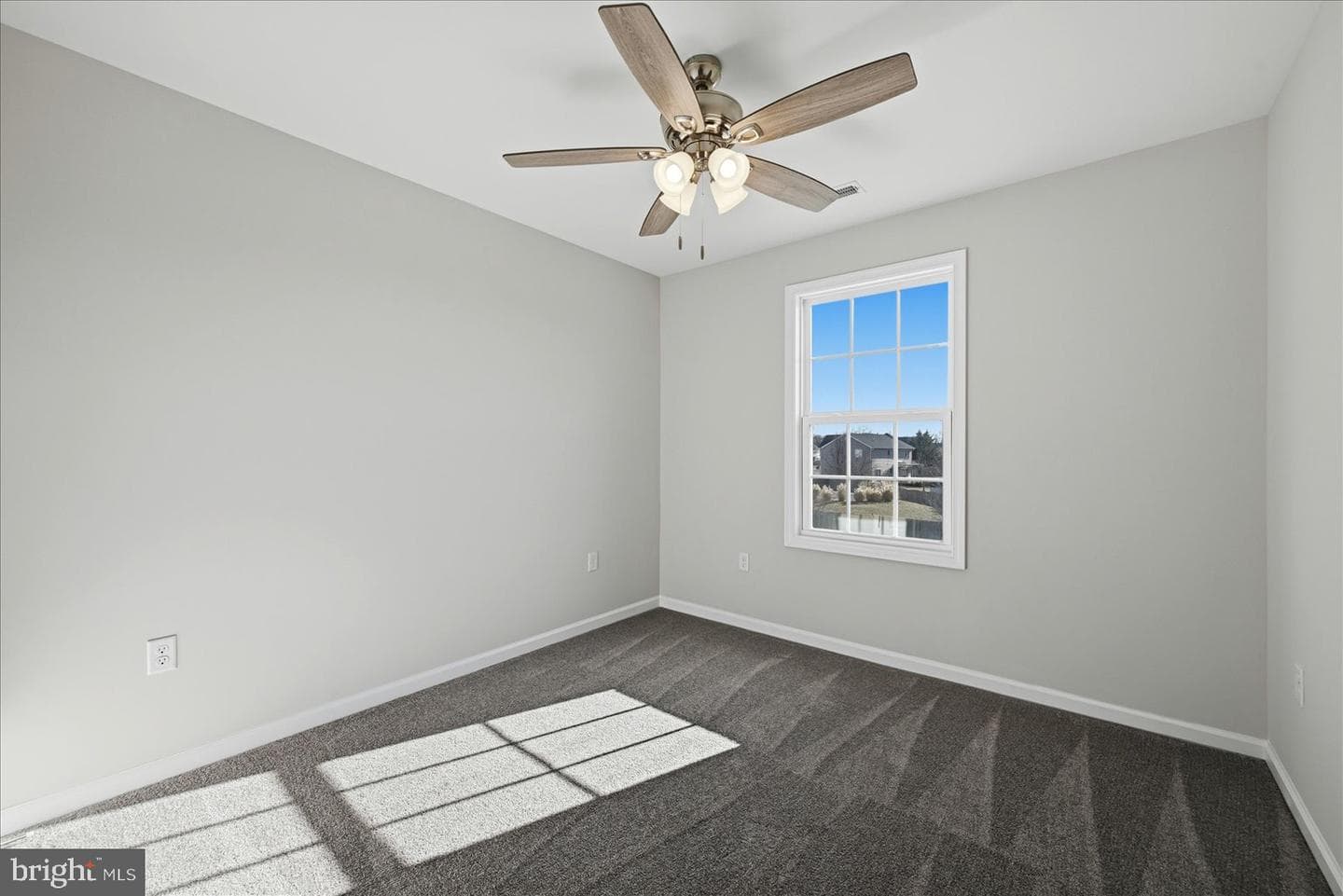 251 Rossmann Blvd photo 42