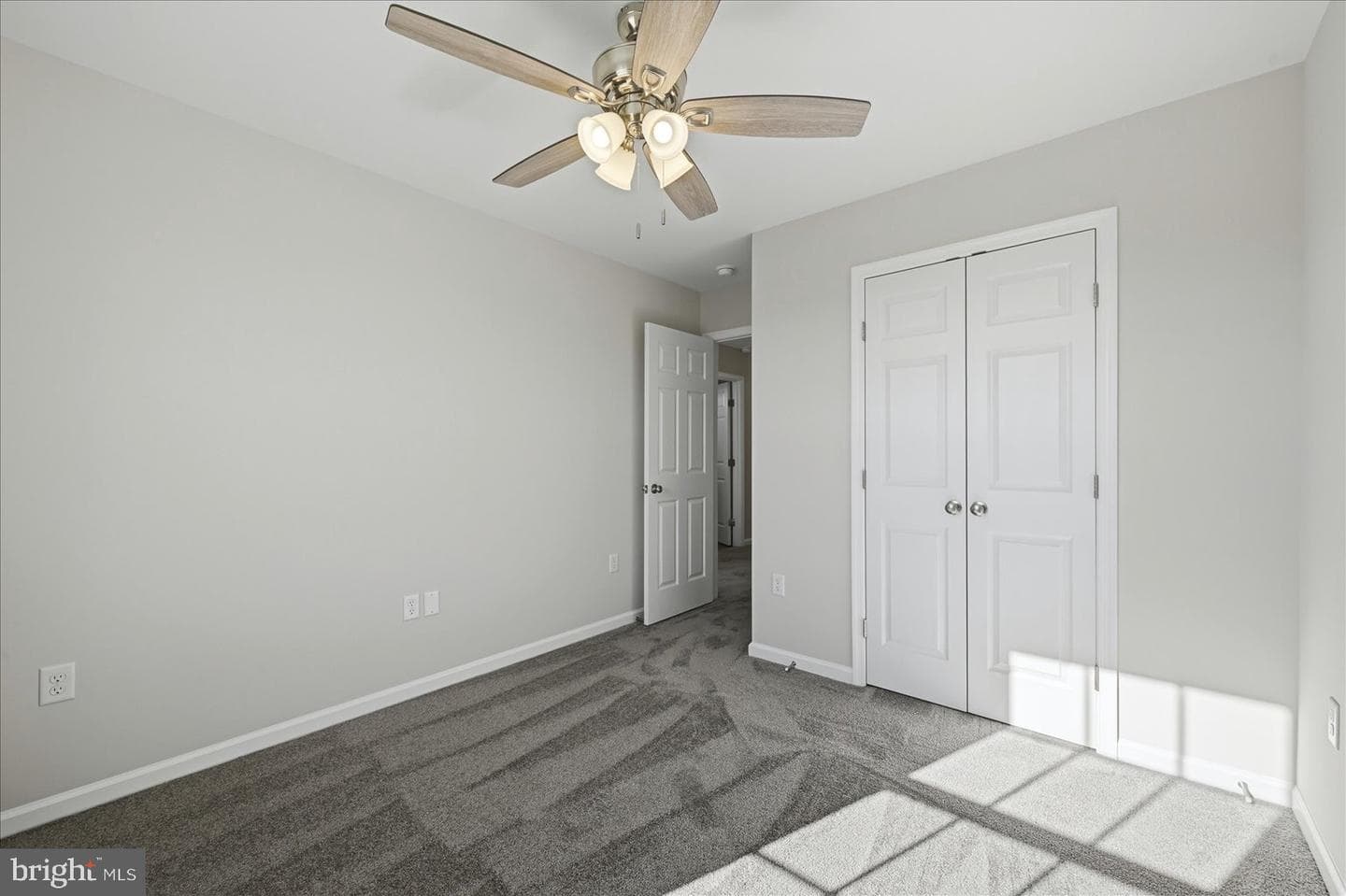 251 Rossmann Blvd photo 43