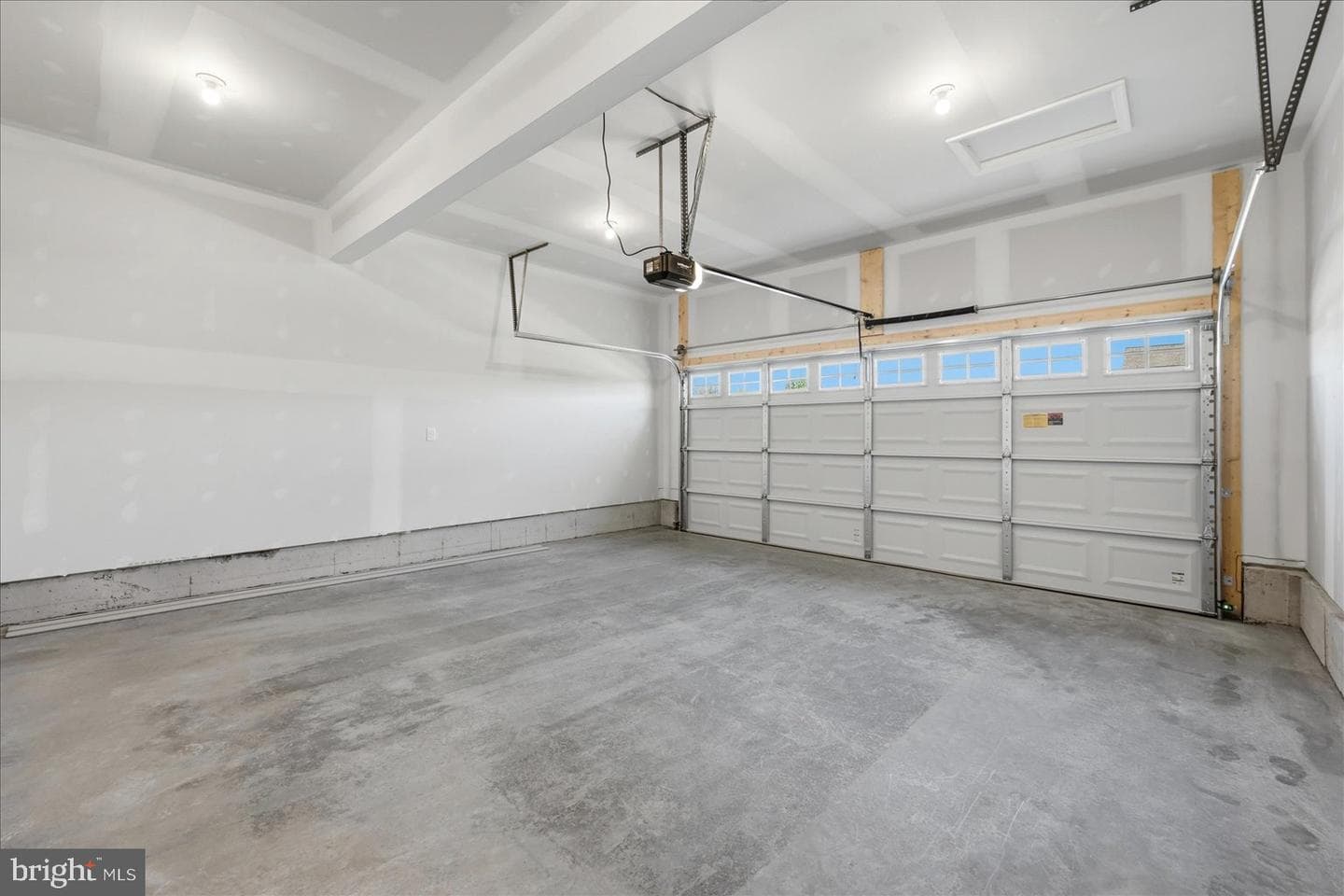 102 Brockham Court photo 42