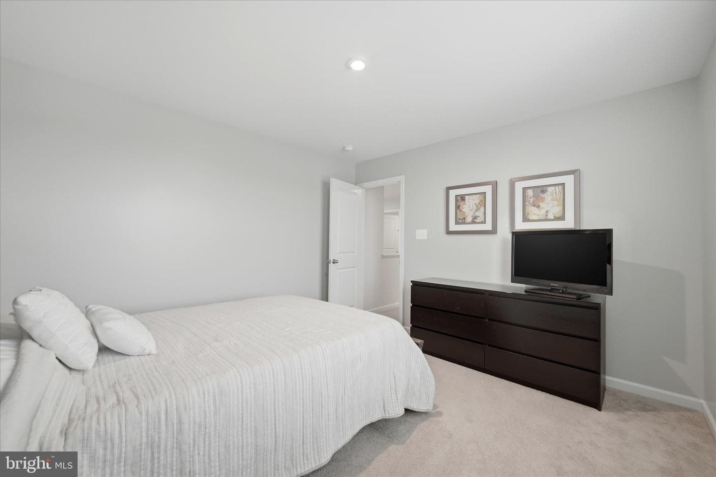 471 Coville Street photo 29