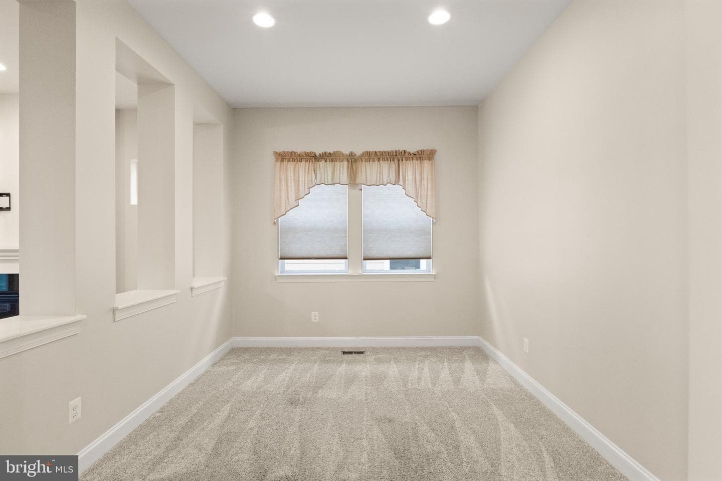 103 Cloak Lane photo 40
