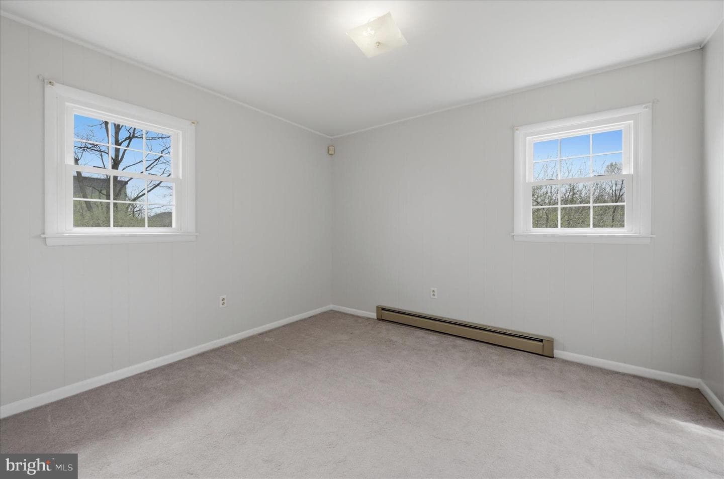 2592 Martinsburg Pike photo 17