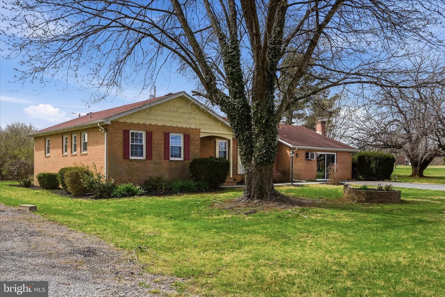 2592 Martinsburg Pike photo 2