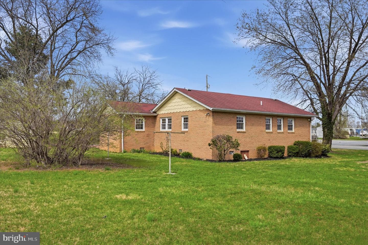 2592 Martinsburg Pike photo 34