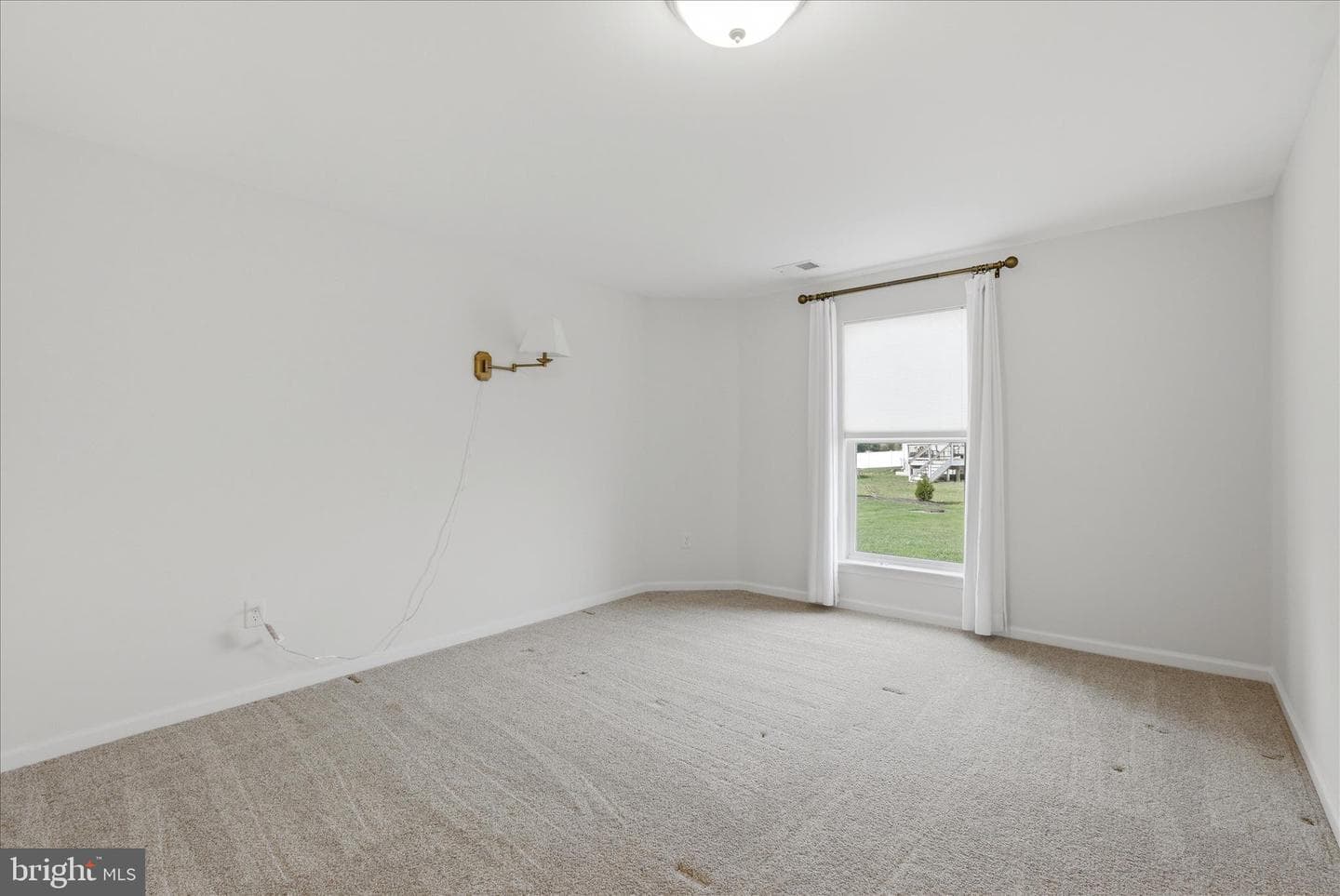 121 Hayvenhurst Court photo 32