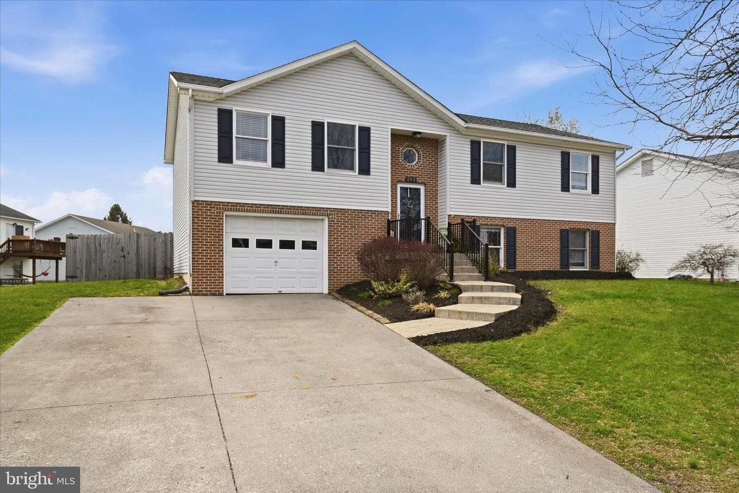 203 Ivory Drive photo 2