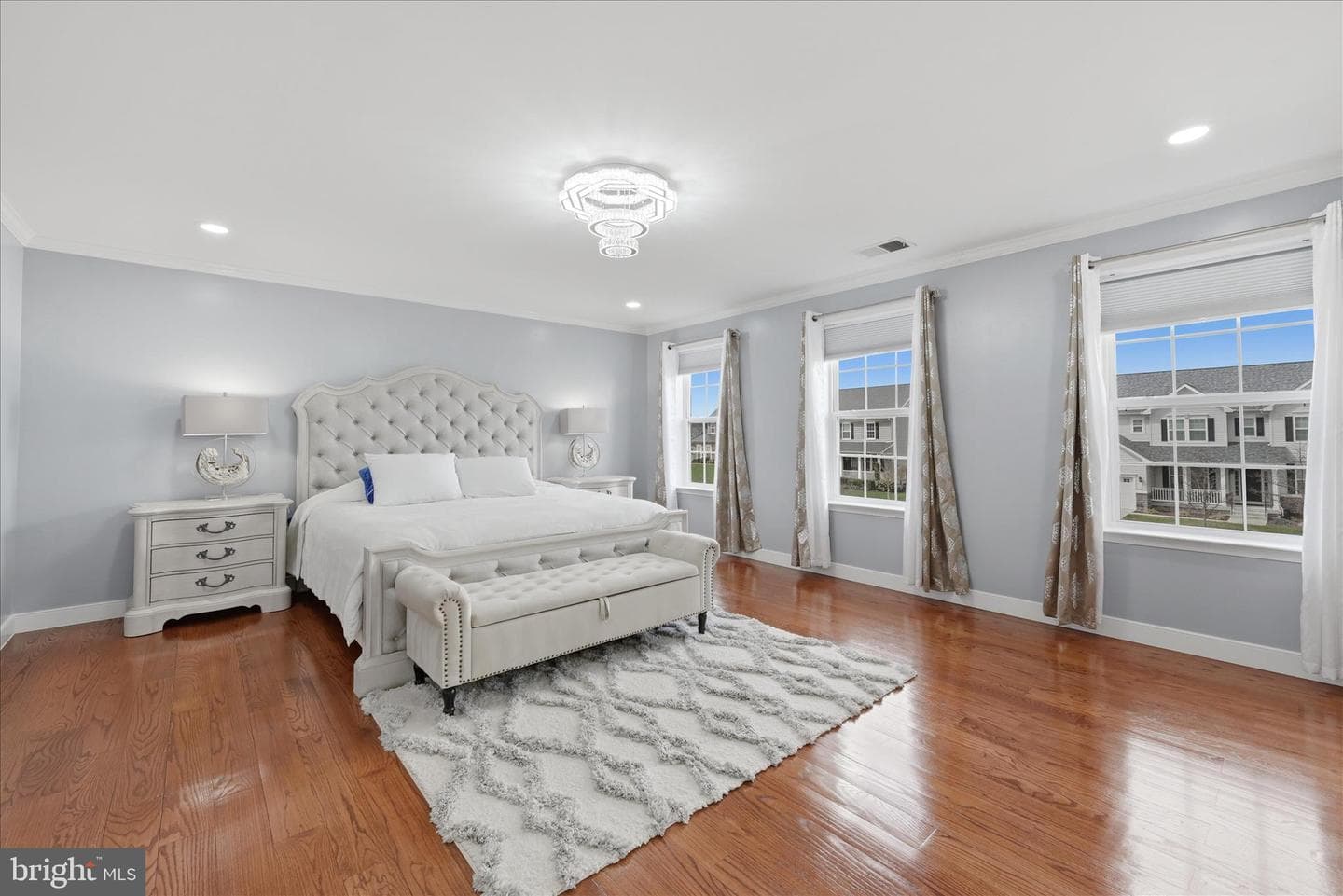 107 Paris Court photo 27