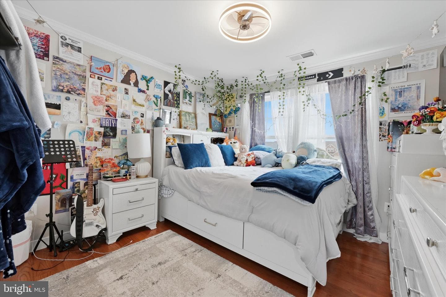 107 Paris Court photo 40