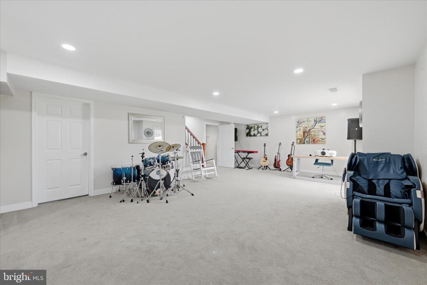107 Paris Court photo 47
