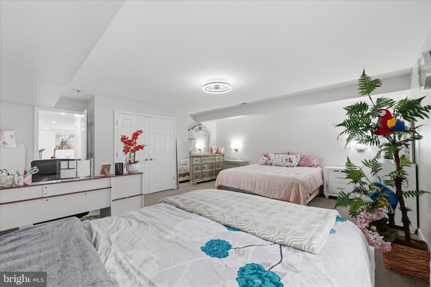 107 Paris Court photo 53